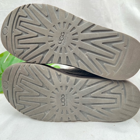 UGG gray Bailey Button sz 7 - Picture 10 of 16
